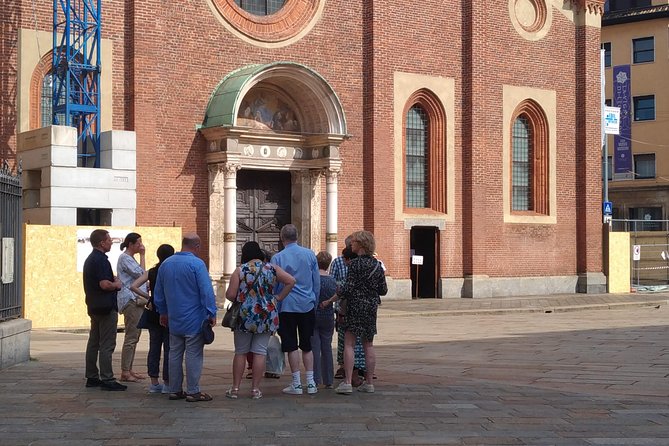 The Last Supper and Sforza Castle Tour - group tour - Group logistics: headsets, crowd control, and the real pacing