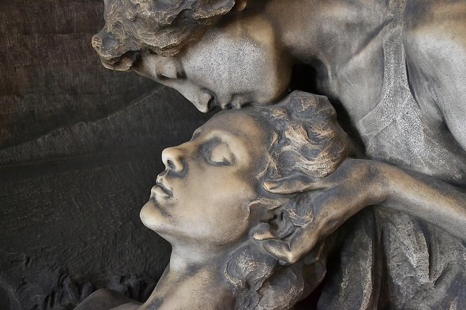 The Monumental Cemetery of Milan guided experience - The Hall of Fame: where wealth turned into architecture
