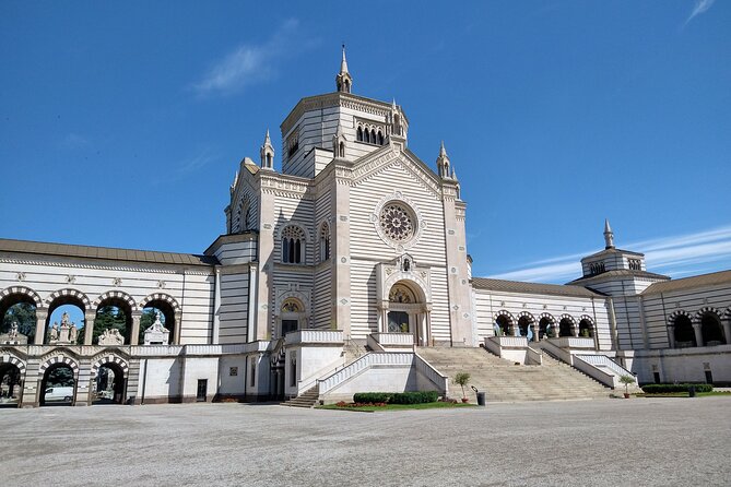 The Monumental Cemetery of Milan guided experience - What Lorella’s style adds to the walk