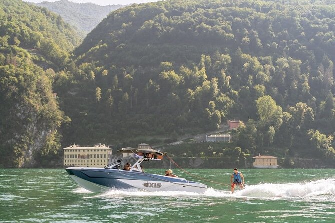 Tour aboard the iconic Bertram 31 Sedan on Lake Como - Key highlights at a glance