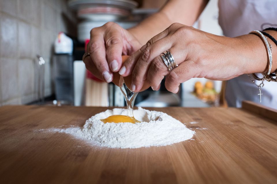Varenna: Pasta & Tiramisu Cooking Class at a Local's Home - Location in Varenna or Bellano: Getting There Without Stress