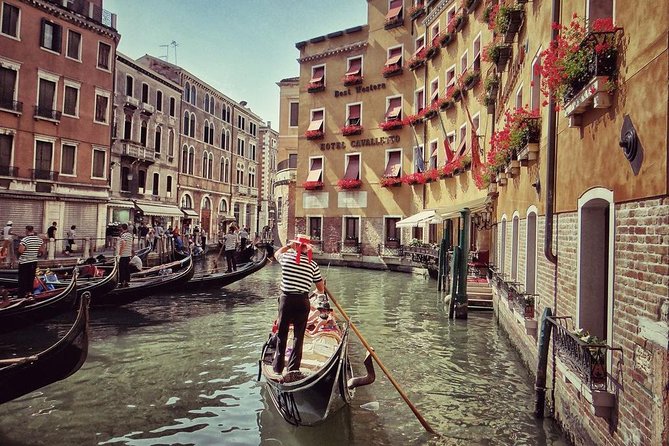 Venice Day Trip from Milan with Guided City Tour - Crossing the lagoon by private boat before the walking begins