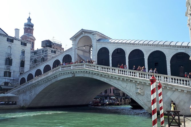 Venice Full Day tour from Milan by high speed train. Small Group - Rialto Bridge and the Bridge of Sights: famous views with canal context
