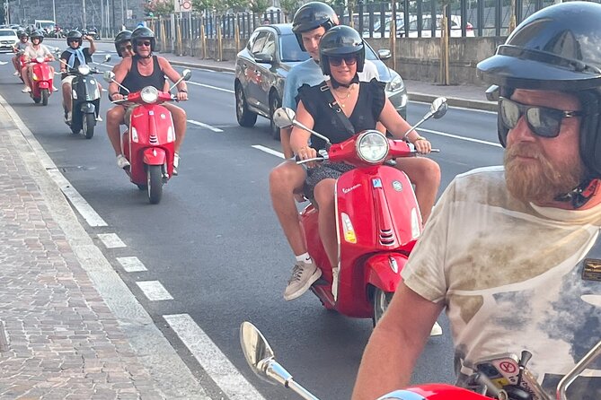 Vespa tour adventure on the lake - Stop 4: Ossuccio and Comacina Island—parking up close to the lake
