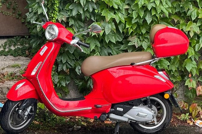 Vespa tour adventure on the lake - Stop 5: Villa Carlotta gardens with a four-language guide on your phone